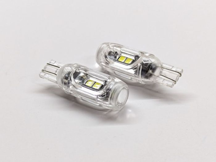Светодиодная лампа StarLight T10 5 (4+1)  диодов SMD3030  W2,1x9,5d 12V WHITE прозрачная + линза мультиполярная